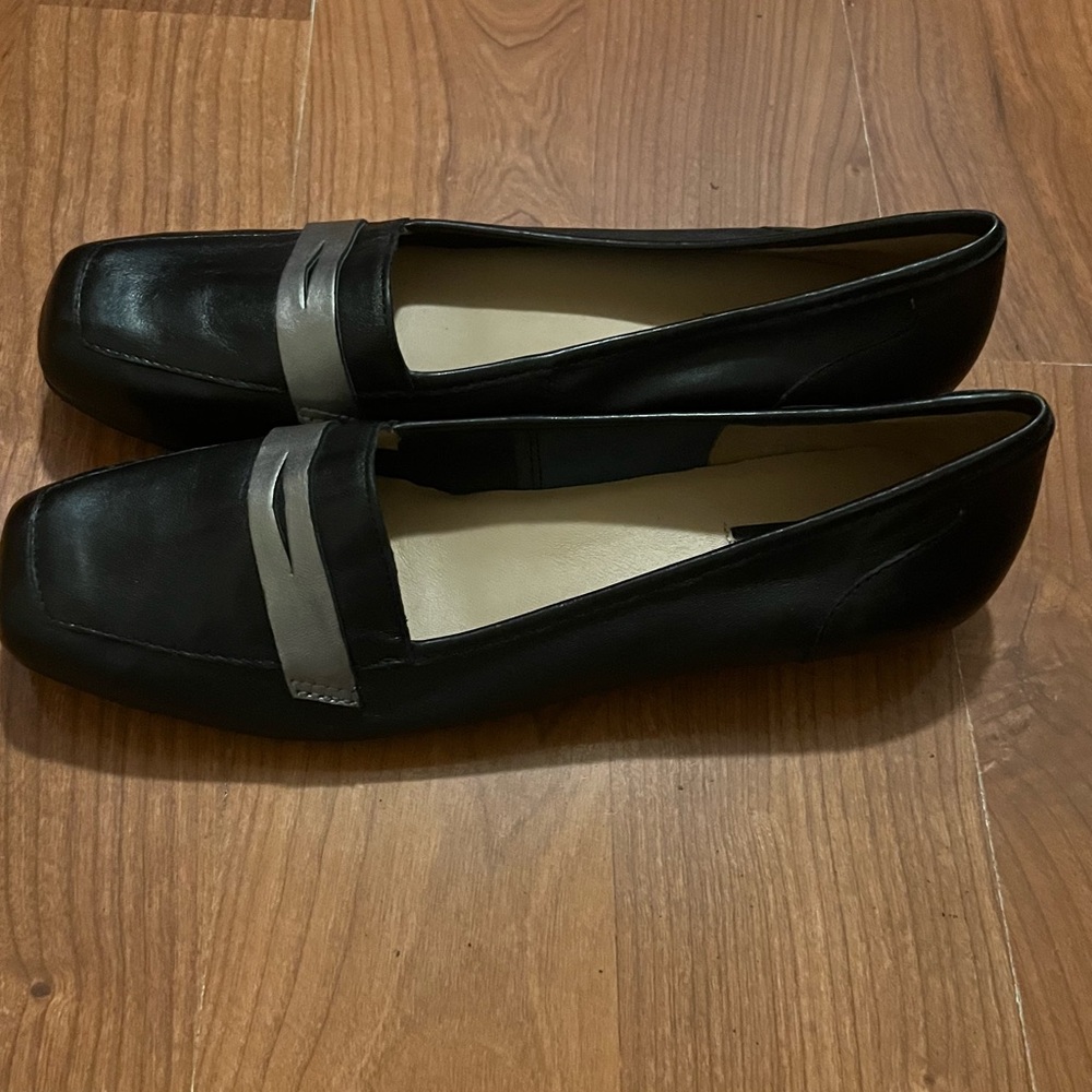 Array Woman’s Leather Upper Balance Square Toe Lo… - image 3